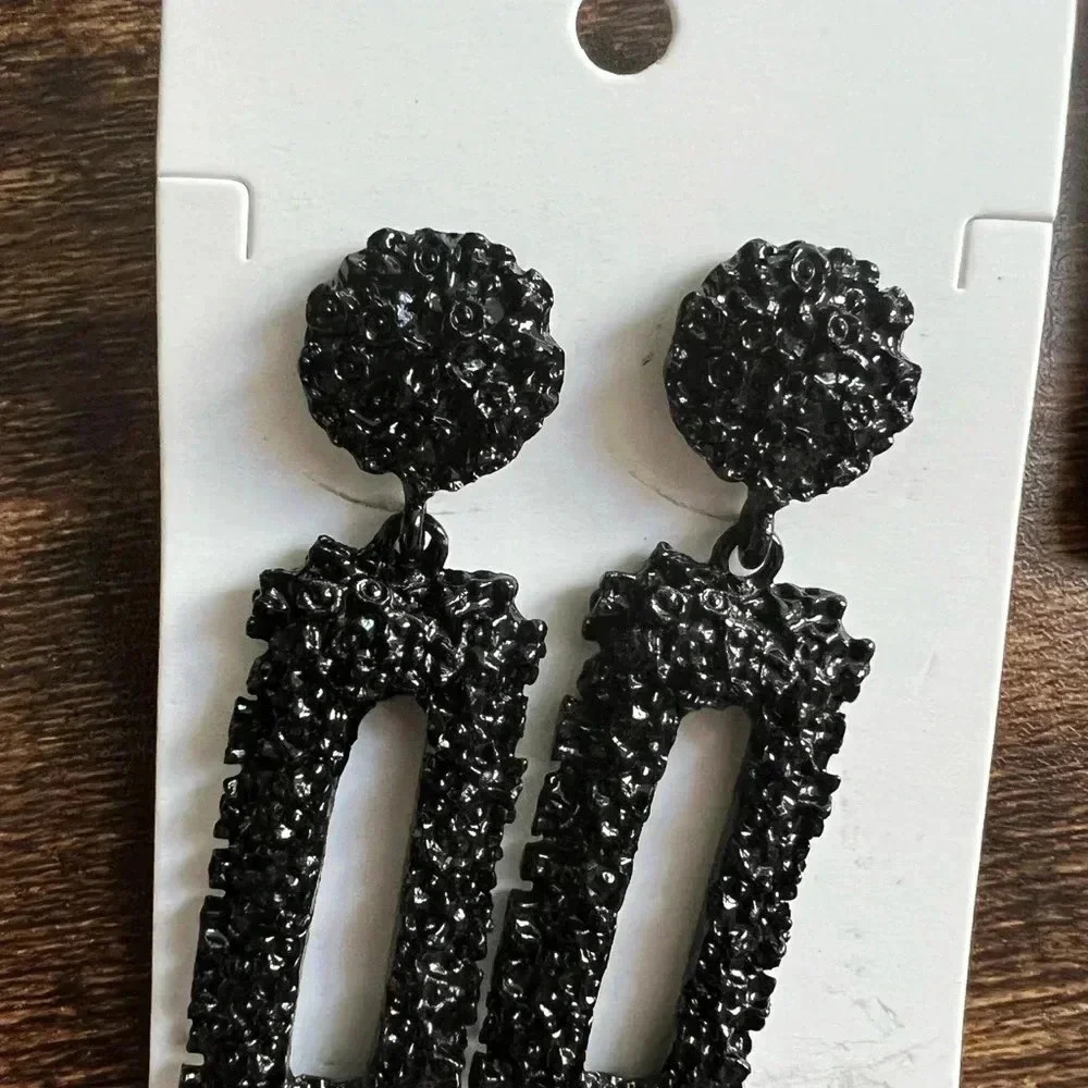 BUNDLE: womens Universal Thread shirt & Forever 21 pencil skirt + earrings. - Picture 16 of 16